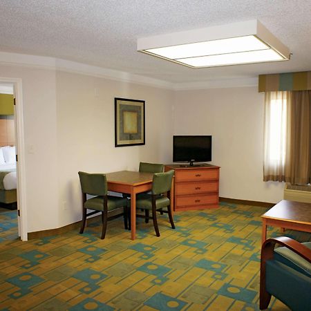 La Quinta By Wyndham St. Pete-Clearwater Airport Hotel Bagian luar foto