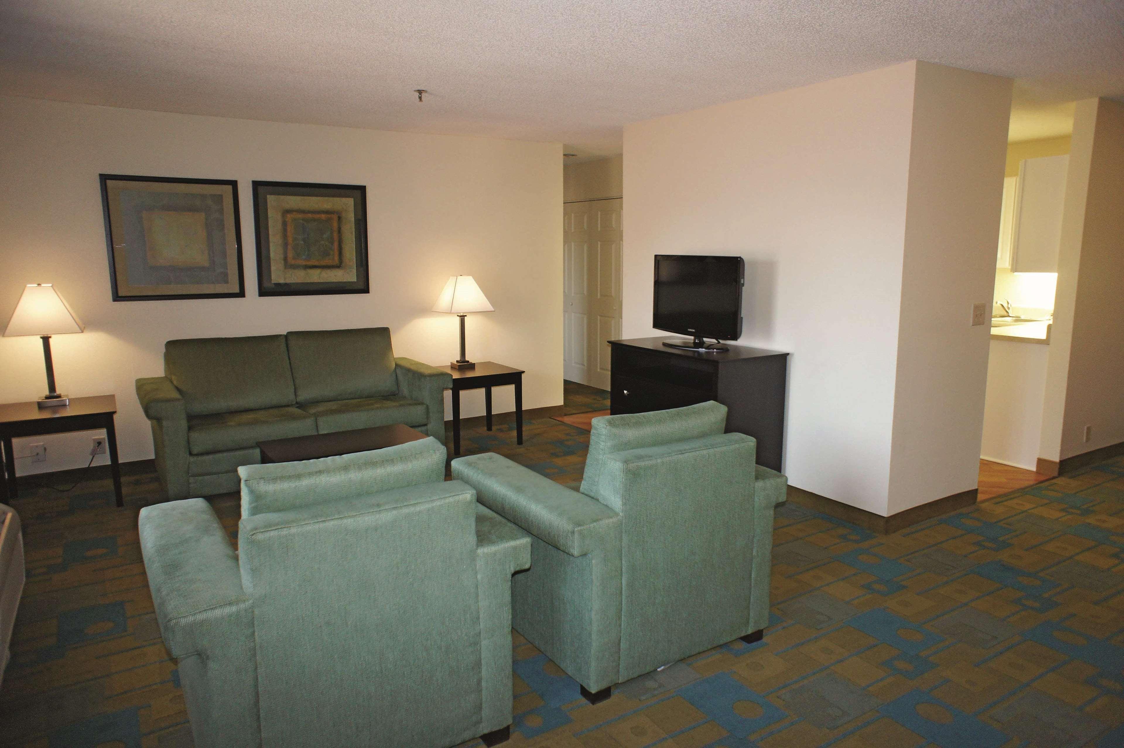 La Quinta By Wyndham St. Pete-Clearwater Airport Hotel Bagian luar foto