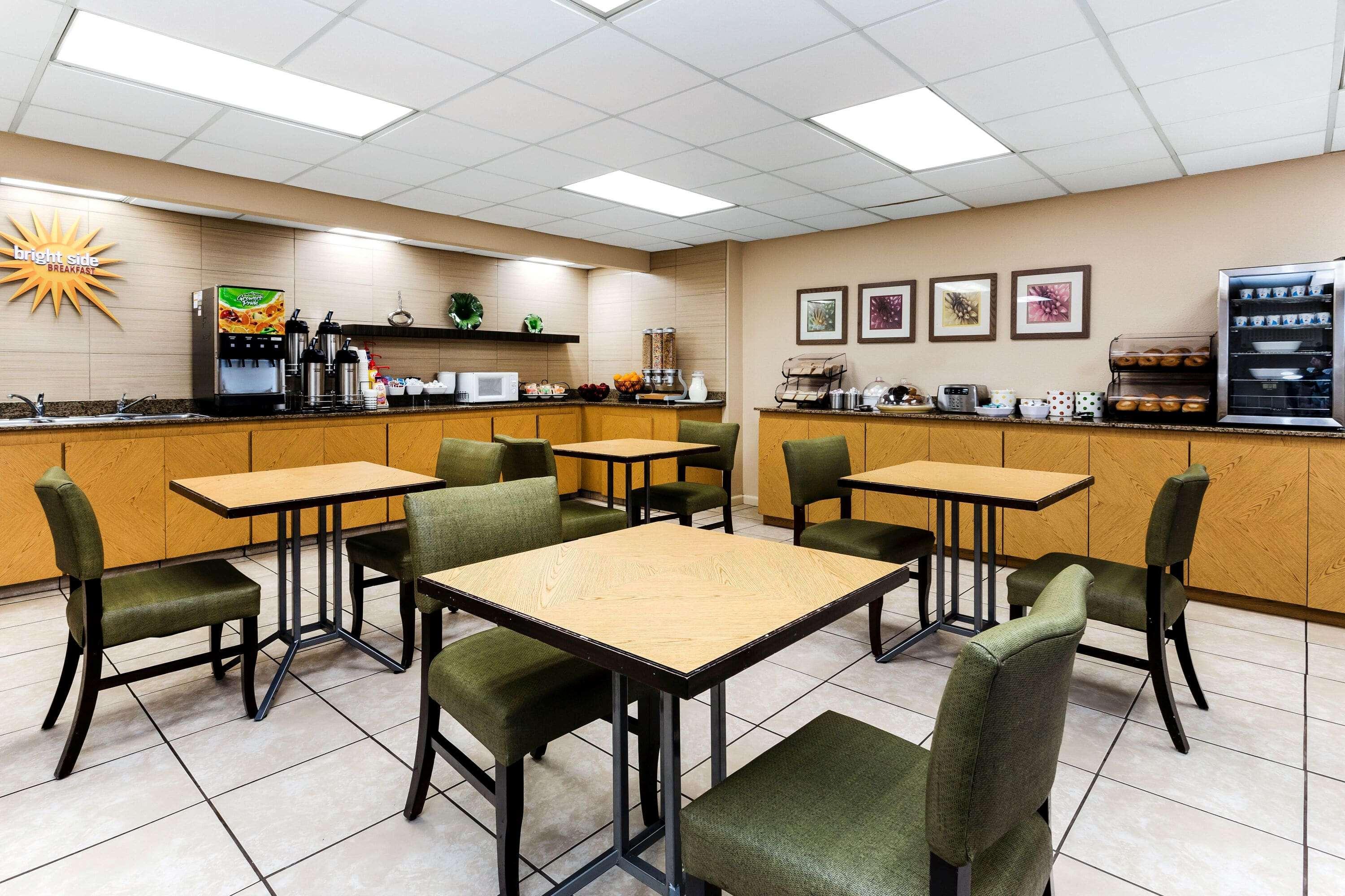 La Quinta By Wyndham St. Pete-Clearwater Airport Hotel Bagian luar foto